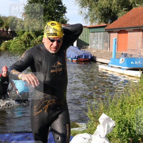 31.08.2025 - Elbe Triathlon Hamburg Luisa Fischer http://msf.ph/oto/8678123 31.08.2025 09:22:47 Schwimmen 587, 667, 766 meine-sportfotos.de
