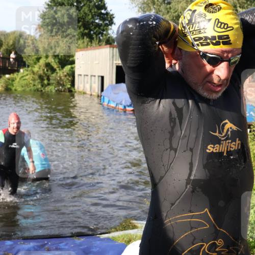 31.08.2025 - Elbe Triathlon Hamburg Luisa Fischer http://msf.ph/oto/8678126 31.08.2025 09:22:47 Schwimmen 587, 667, 766 meine-sportfotos.de