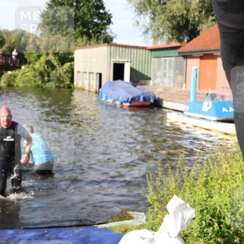 31.08.2025 - Elbe Triathlon Hamburg Luisa Fischer http://msf.ph/oto/8678127 31.08.2025 09:22:48 Schwimmen 587, 667, 766 meine-sportfotos.de
