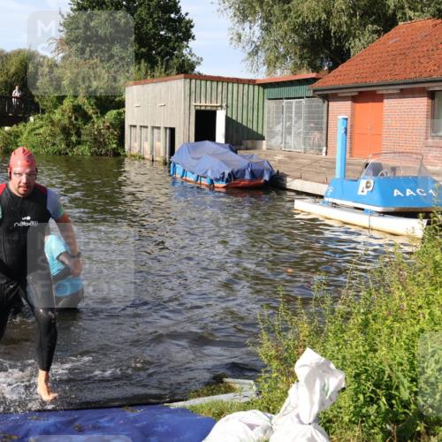 31.08.2025 - Elbe Triathlon Hamburg Luisa Fischer http://msf.ph/oto/8678134 31.08.2025 09:22:49 Schwimmen 587, 667, 766 meine-sportfotos.de