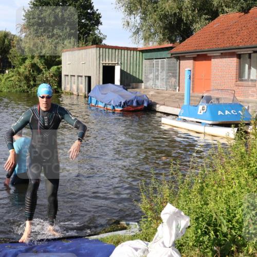 31.08.2025 - Elbe Triathlon Hamburg Luisa Fischer http://msf.ph/oto/8678154 31.08.2025 09:22:54 Schwimmen 587, 667 meine-sportfotos.de