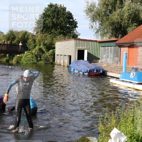31.08.2025 - Elbe Triathlon Hamburg Luisa Fischer http://msf.ph/oto/8678172 31.08.2025 09:23:06 Schwimmen 739, 768 meine-sportfotos.de