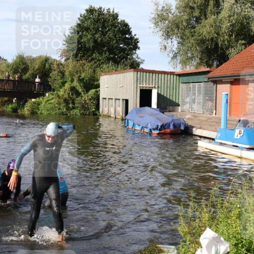 31.08.2025 - Elbe Triathlon Hamburg Luisa Fischer http://msf.ph/oto/8678174 31.08.2025 09:23:06 Schwimmen 739, 768 meine-sportfotos.de
