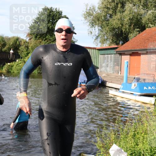 31.08.2025 - Elbe Triathlon Hamburg Luisa Fischer http://msf.ph/oto/8678193 31.08.2025 09:23:10 Schwimmen 739, 744, 768 meine-sportfotos.de