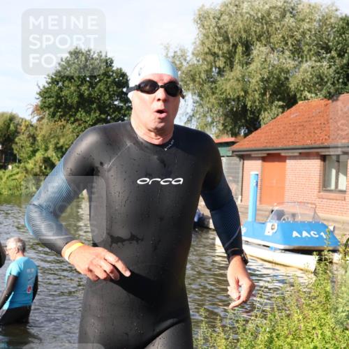 31.08.2025 - Elbe Triathlon Hamburg Luisa Fischer http://msf.ph/oto/8678195 31.08.2025 09:23:10 Schwimmen 739, 744, 768 meine-sportfotos.de