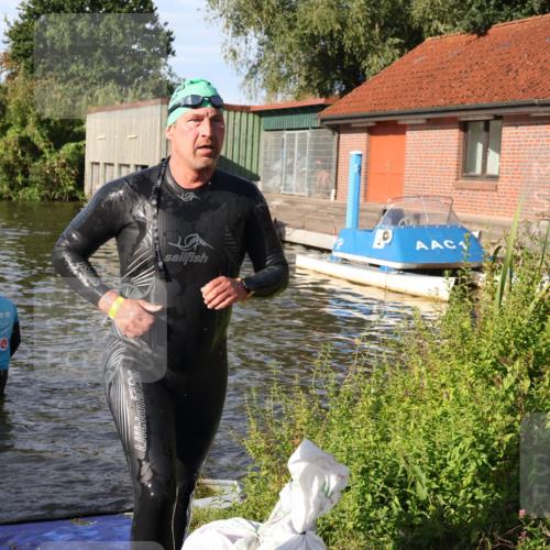 31.08.2025 - Elbe Triathlon Hamburg Luisa Fischer http://msf.ph/oto/8678229 31.08.2025 09:23:18 Schwimmen 744 meine-sportfotos.de