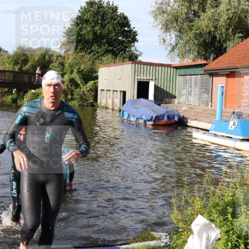 31.08.2025 - Elbe Triathlon Hamburg Luisa Fischer http://msf.ph/oto/8678236 31.08.2025 09:23:30 Schwimmen 689, 761 meine-sportfotos.de