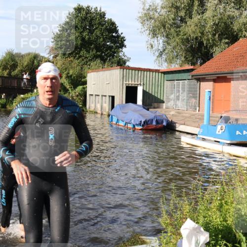 31.08.2025 - Elbe Triathlon Hamburg Luisa Fischer http://msf.ph/oto/8678237 31.08.2025 09:23:31 Schwimmen 689, 761 meine-sportfotos.de
