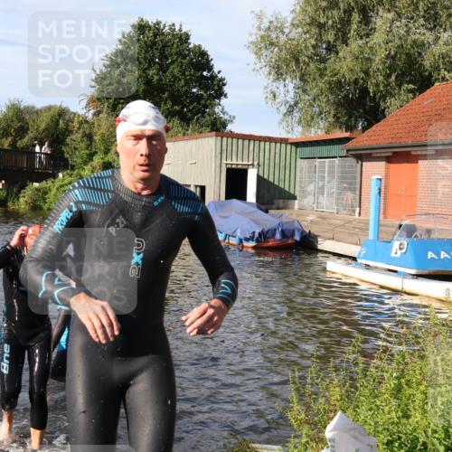 31.08.2025 - Elbe Triathlon Hamburg Luisa Fischer http://msf.ph/oto/8678239 31.08.2025 09:23:31 Schwimmen 689, 761 meine-sportfotos.de