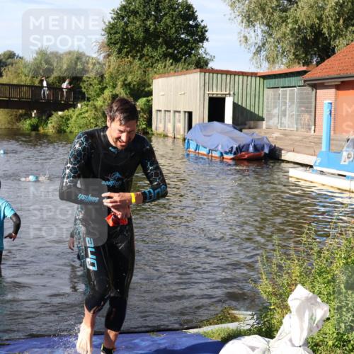 31.08.2025 - Elbe Triathlon Hamburg Luisa Fischer http://msf.ph/oto/8678244 31.08.2025 09:23:33 Schwimmen 689, 761 meine-sportfotos.de