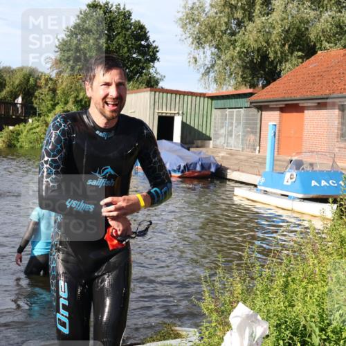31.08.2025 - Elbe Triathlon Hamburg Luisa Fischer http://msf.ph/oto/8678246 31.08.2025 09:23:34 Schwimmen 689, 761 meine-sportfotos.de