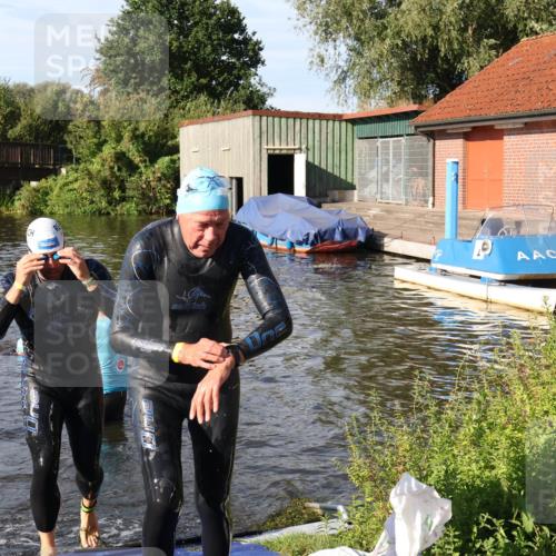 31.08.2025 - Elbe Triathlon Hamburg Luisa Fischer http://msf.ph/oto/8678280 31.08.2025 09:23:58 Schwimmen 701, 703, 775 meine-sportfotos.de