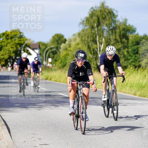 31.08.2025 - Elbe Triathlon Hamburg Michael Burmester http://msf.ph/oto/8678542 31.08.2025 10:35:41 Radfahren 777, 803, 903, 986, 1023, 1036, 1101, 1156, 1228 meine-sportfotos.de