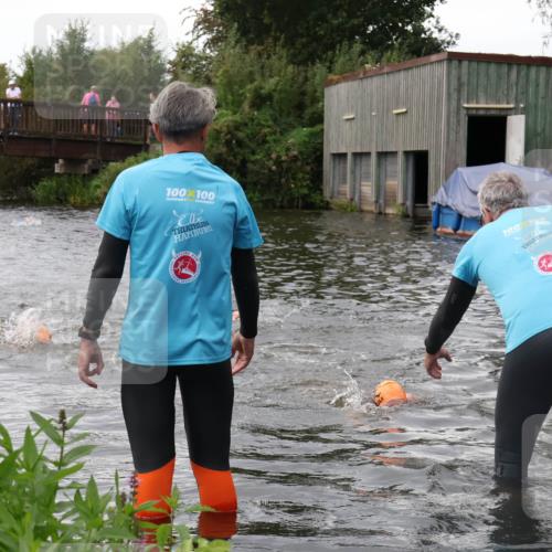 31.08.2025 - Elbe Triathlon Hamburg Luisa Fischer http://msf.ph/oto/8678606 31.08.2025 12:22:55 Schwimmen 1637, 1640, 1647, 1658 meine-sportfotos.de