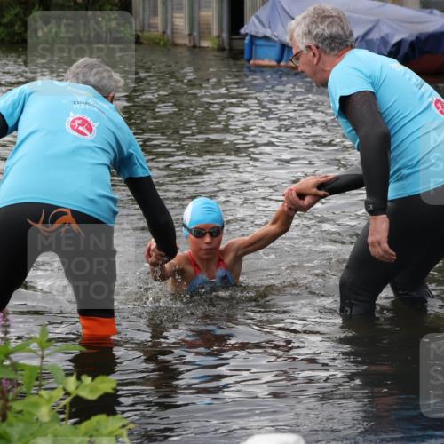 31.08.2025 - Elbe Triathlon Hamburg Luisa Fischer http://msf.ph/oto/8678654 31.08.2025 12:23:30 Schwimmen 1652 meine-sportfotos.de