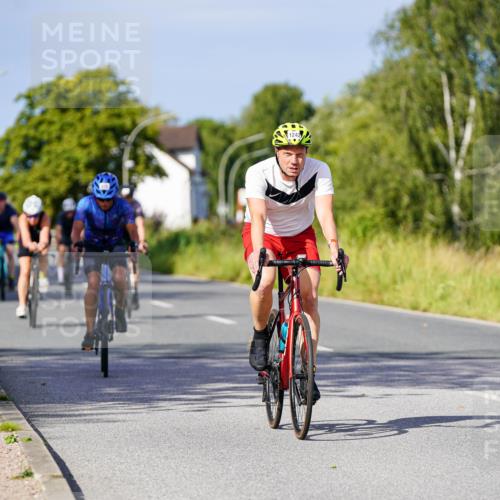 31.08.2025 - Elbe Triathlon Hamburg Michael Burmester http://msf.ph/oto/8678685 31.08.2025 10:36:05 Radfahren 781, 828, 915, 1199, 1217, 1242, 1245 meine-sportfotos.de