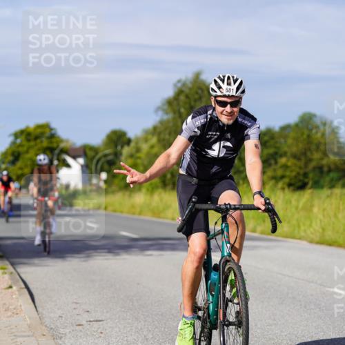 31.08.2025 - Elbe Triathlon Hamburg Michael Burmester http://msf.ph/oto/8678788 31.08.2025 10:36:25 Radfahren 681, 877, 1012 meine-sportfotos.de