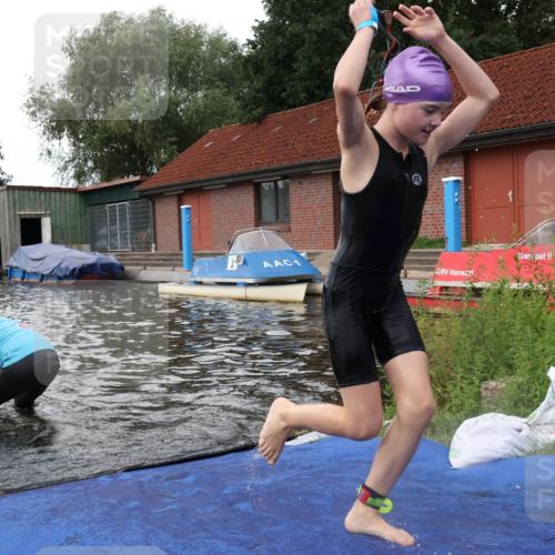 31.08.2025 - Elbe Triathlon Hamburg Luisa Fischer http://msf.ph/oto/8679127 31.08.2025 12:35:06 Schwimmen 1671, 1672, 1678, 1688, 1693, 1698 meine-sportfotos.de