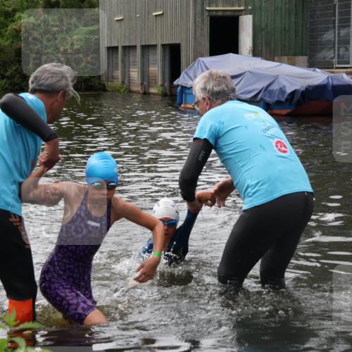31.08.2025 - Elbe Triathlon Hamburg Luisa Fischer http://msf.ph/oto/8679259 31.08.2025 12:46:44 Schwimmen 1701, 1714, 1724 meine-sportfotos.de