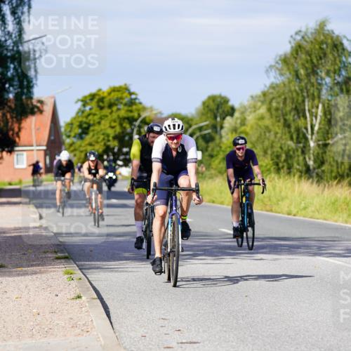 31.08.2025 - Elbe Triathlon Hamburg Michael Burmester http://msf.ph/oto/8679299 31.08.2025 10:38:17 Radfahren 824, 832, 844, 965, 1016, 1047, 1048, 1152 meine-sportfotos.de
