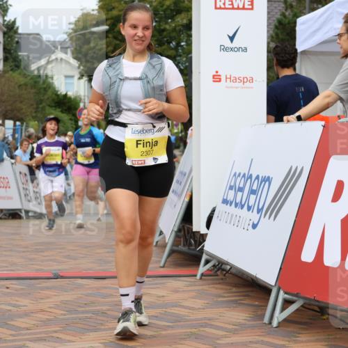 31.08.2025 - 21. Blankeneser Heldenlauf Strokosch-Dieckow http://msf.ph/oto/8679538 31.08.2025 10:31:15 Ziel 2437, 2324, 2147, 2121, 2307, 2399, 2103 meine-sportfotos.de