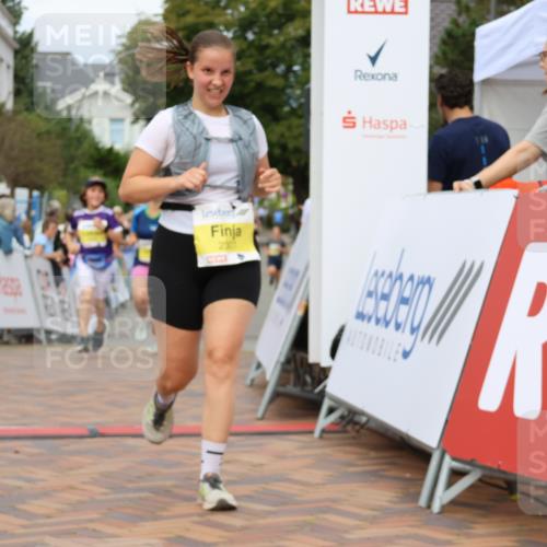 31.08.2025 - 21. Blankeneser Heldenlauf Strokosch-Dieckow http://msf.ph/oto/8679569 31.08.2025 10:31:15 Ziel 2437, 2324, 2147, 2121, 2307, 2399, 2103 meine-sportfotos.de