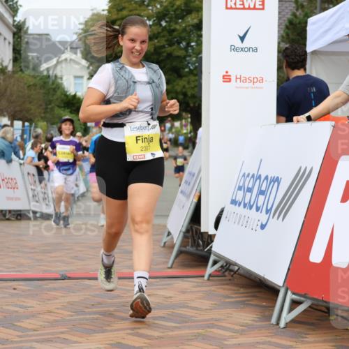 31.08.2025 - 21. Blankeneser Heldenlauf Strokosch-Dieckow http://msf.ph/oto/8679579 31.08.2025 10:31:15 Ziel 2437, 2324, 2147, 2121, 2307, 2399, 2103 meine-sportfotos.de