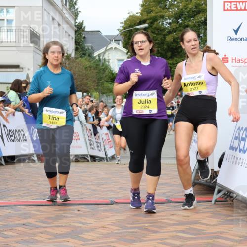 31.08.2025 - 21. Blankeneser Heldenlauf Strokosch-Dieckow http://msf.ph/oto/8679619 31.08.2025 10:31:11 Ziel 2437, 2324, 2147, 2121, 2307, 2018 meine-sportfotos.de