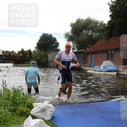 31.08.2025 - Elbe Triathlon Hamburg Luisa Fischer http://msf.ph/oto/8679667 31.08.2025 14:03:41 Schwimmen 136 meine-sportfotos.de