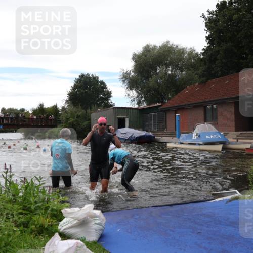 31.08.2025 - Elbe Triathlon Hamburg Luisa Fischer http://msf.ph/oto/8679749 31.08.2025 14:04:07 Schwimmen 144, 145, 147, 157, 162, 164 meine-sportfotos.de
