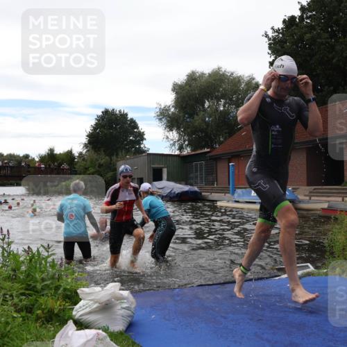 31.08.2025 - Elbe Triathlon Hamburg Luisa Fischer http://msf.ph/oto/8679766 31.08.2025 14:04:10 Schwimmen 144, 145, 151, 162, 164 meine-sportfotos.de