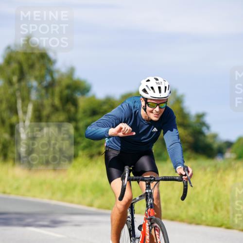 31.08.2025 - Elbe Triathlon Hamburg Michael Burmester http://msf.ph/oto/8679788 31.08.2025 10:39:59 Radfahren 962, 1158, 1286 meine-sportfotos.de