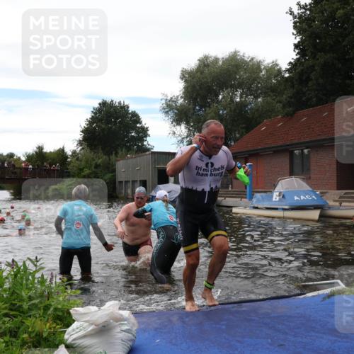 31.08.2025 - Elbe Triathlon Hamburg Luisa Fischer http://msf.ph/oto/8679796 31.08.2025 14:04:15 Schwimmen 151, 162, 164 meine-sportfotos.de