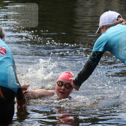 31.08.2025 - Elbe Triathlon Hamburg Luisa Fischer http://msf.ph/oto/8680136 31.08.2025 14:32:25 Schwimmen  meine-sportfotos.de