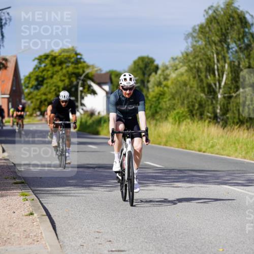 31.08.2025 - Elbe Triathlon Hamburg Michael Burmester http://msf.ph/oto/8680149 31.08.2025 10:42:05 Radfahren 935, 987, 1094, 1123 meine-sportfotos.de