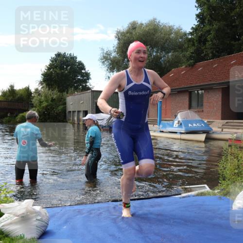 31.08.2025 - Elbe Triathlon Hamburg Luisa Fischer http://msf.ph/oto/8680162 31.08.2025 14:32:30 Schwimmen  meine-sportfotos.de