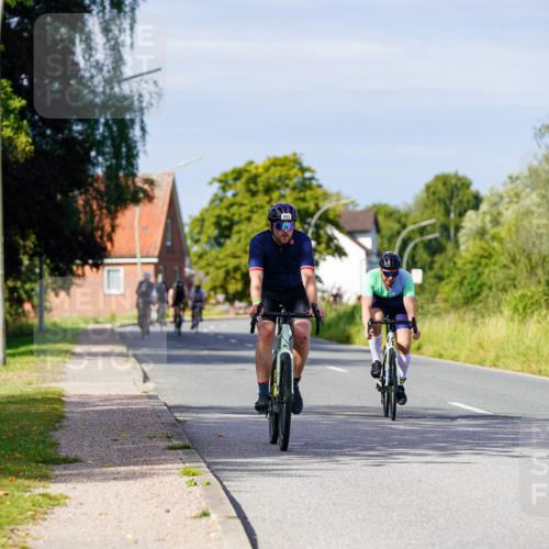 31.08.2025 - Elbe Triathlon Hamburg Michael Burmester http://msf.ph/oto/8680210 31.08.2025 10:42:21 Radfahren 992, 993 meine-sportfotos.de