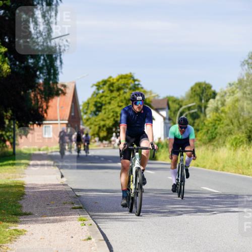 31.08.2025 - Elbe Triathlon Hamburg Michael Burmester http://msf.ph/oto/8680213 31.08.2025 10:42:21 Radfahren 992, 993 meine-sportfotos.de