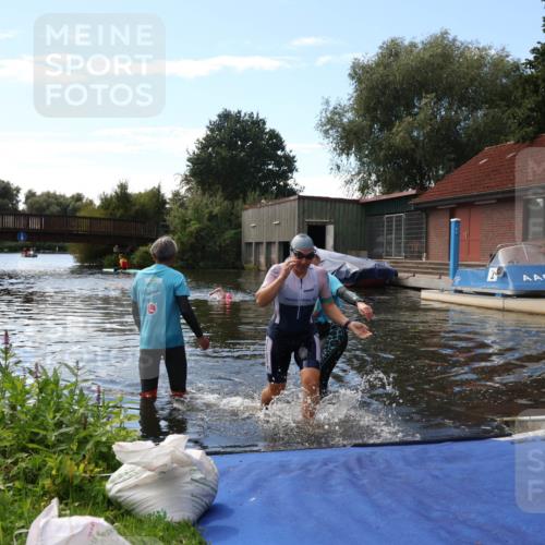 31.08.2025 - Elbe Triathlon Hamburg Luisa Fischer http://msf.ph/oto/8680218 31.08.2025 14:35:55 Schwimmen  meine-sportfotos.de