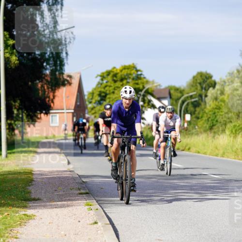 31.08.2025 - Elbe Triathlon Hamburg Michael Burmester http://msf.ph/oto/8680233 31.08.2025 10:42:29 Radfahren 954, 973, 1008, 1026, 1055, 1160, 1303, 1321, 1323 meine-sportfotos.de