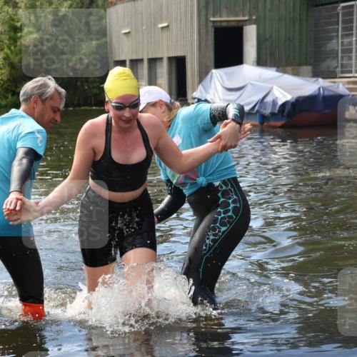 31.08.2025 - Elbe Triathlon Hamburg Luisa Fischer http://msf.ph/oto/8680246 31.08.2025 14:36:45 Schwimmen  meine-sportfotos.de