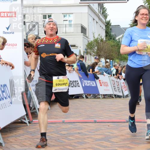 31.08.2025 - 21. Blankeneser Heldenlauf Strokosch-Dieckow http://msf.ph/oto/8680302 31.08.2025 10:30:37 Ziel 2560, 2106, 2599, 2102 meine-sportfotos.de