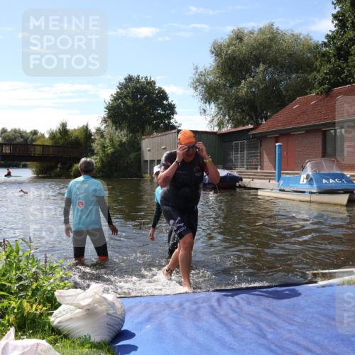 31.08.2025 - Elbe Triathlon Hamburg Luisa Fischer http://msf.ph/oto/8680432 31.08.2025 14:40:12 Schwimmen  meine-sportfotos.de