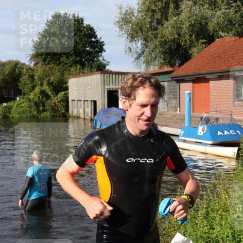 31.08.2025 - Elbe Triathlon Hamburg Luisa Fischer http://msf.ph/oto/8680745 31.08.2025 09:24:10 Schwimmen 703 meine-sportfotos.de