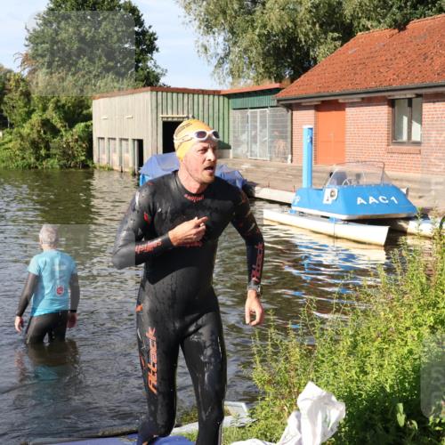 31.08.2025 - Elbe Triathlon Hamburg Luisa Fischer http://msf.ph/oto/8680751 31.08.2025 09:24:37 Schwimmen 677 meine-sportfotos.de