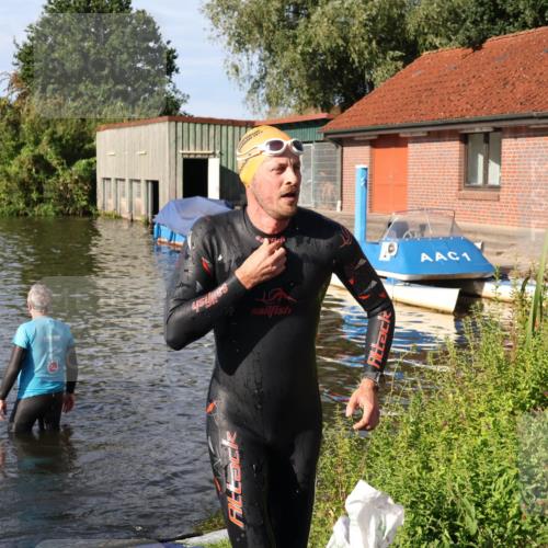 31.08.2025 - Elbe Triathlon Hamburg Luisa Fischer http://msf.ph/oto/8680752 31.08.2025 09:24:37 Schwimmen 677 meine-sportfotos.de