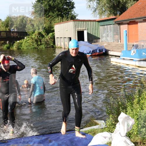 31.08.2025 - Elbe Triathlon Hamburg Luisa Fischer http://msf.ph/oto/8680787 31.08.2025 09:25:09 Schwimmen 564, 671, 704, 736, 745 meine-sportfotos.de