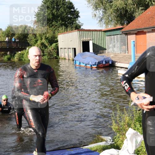 31.08.2025 - Elbe Triathlon Hamburg Luisa Fischer http://msf.ph/oto/8680796 31.08.2025 09:25:11 Schwimmen 564, 671, 704, 735, 736, 745 meine-sportfotos.de
