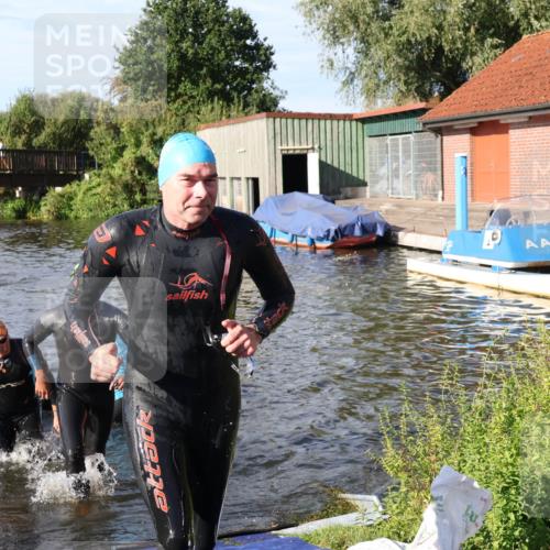31.08.2025 - Elbe Triathlon Hamburg Luisa Fischer http://msf.ph/oto/8680807 31.08.2025 09:25:15 Schwimmen 564, 662, 671, 704, 735, 736 meine-sportfotos.de