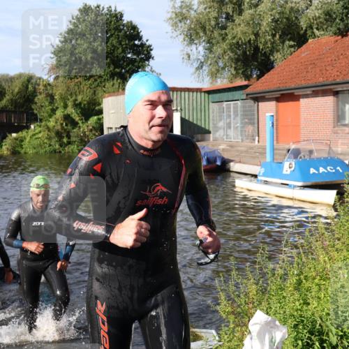 31.08.2025 - Elbe Triathlon Hamburg Luisa Fischer http://msf.ph/oto/8680809 31.08.2025 09:25:15 Schwimmen 564, 662, 671, 704, 735, 736 meine-sportfotos.de